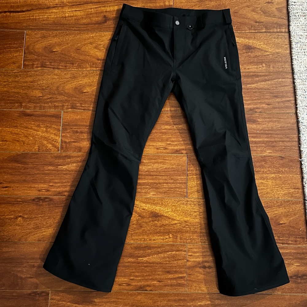 Men’s Volcom fitted snowboarding pants